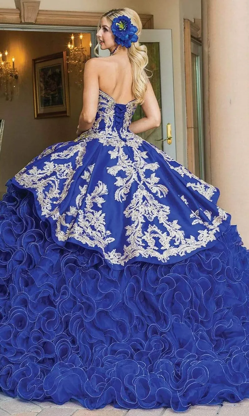 Vestido de 15 años de dos (2) piezas Strapless con apliques dorados y falda corte Princesa