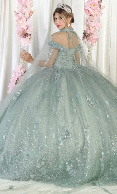 Vestido de 15 años Off Shoulder en tela de glitter  decorado con apliques y decoraciones en glitter falda corte princesa