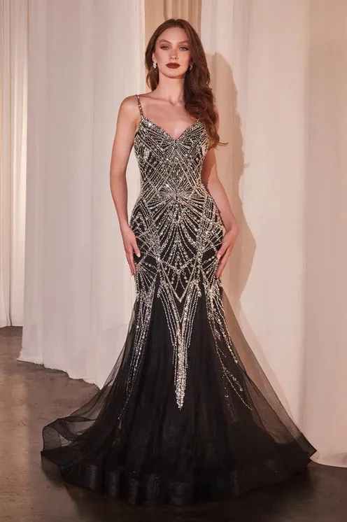 Vestido de Gala color Negro decorado con perlas y pedreria plateada, falda corte sirena