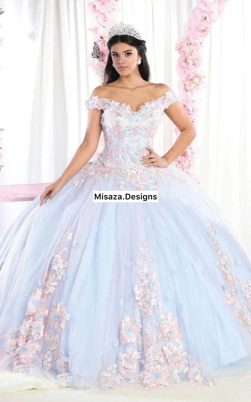 Vestido de 15 años Off Shoulder de dos tonos decorado con apliques rosado y flores en 3D celestes, falda corte princesa
