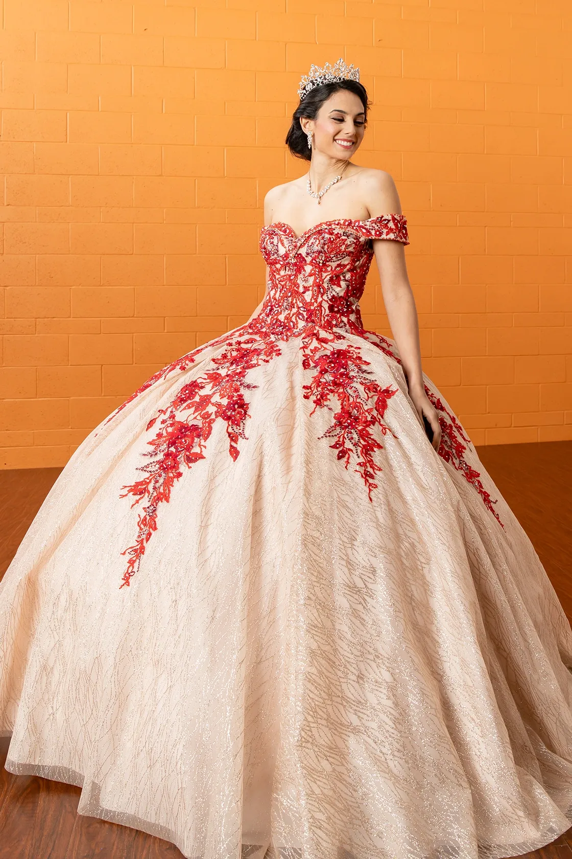 Vestido de 15 años Off Shoulder doble tono con apliques de flores en Top y Falda corte Princesa