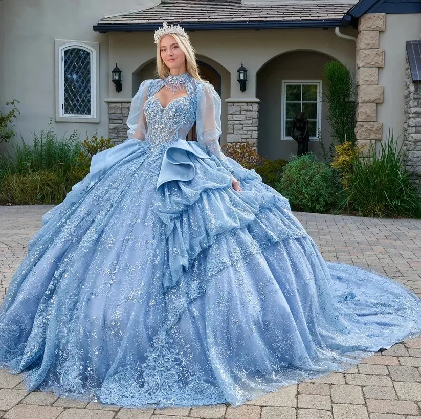 Vestido de 15 años Imperial de mangas largas y falda corte Princesa con cola