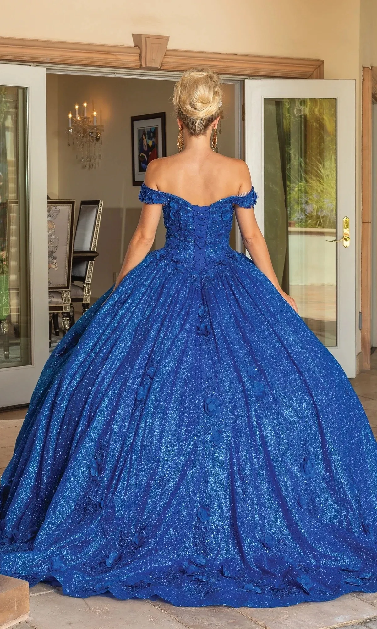 Vestido de 15 años Off Shoulder en tela de Glitter decorado con flores en 3D y falda corte Princesa