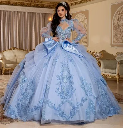 Vestido de 15 años Imperium con mangas abullonada decorado con pedrería y glitter, falda corte Princesa con cola