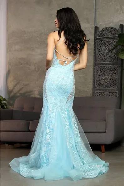 Vestido de Gala de tiras, decorado con apliques de Flores y semitransparencia en los costados, falda corte sirena con abertura lateral