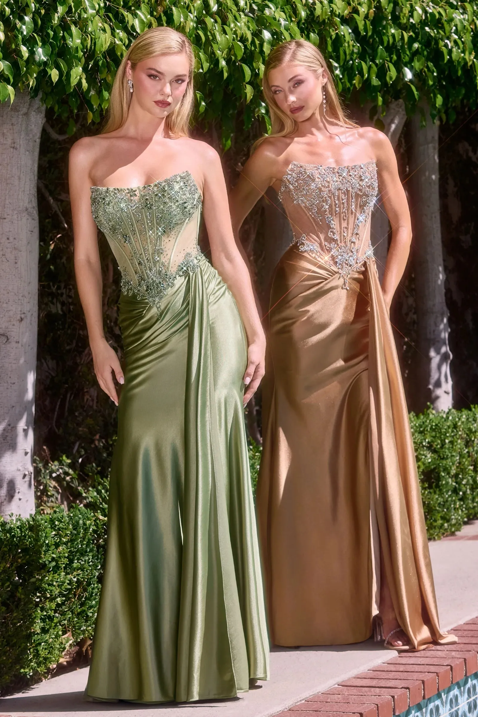Vestido de Gala Strapless estilo corset con transparencia decorado con pedrería y cristales
