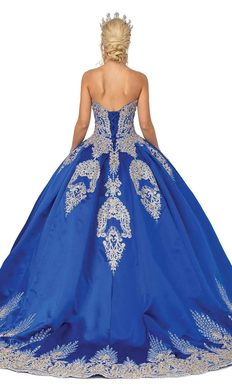 Vestido de 15 años color Azul Royal decorado con apliques dorados y falda corte princesa