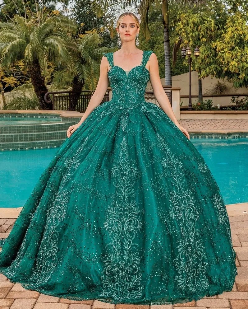 Vestido de 15 años Off Shoulder decorado con apliques de Glitter y falda corte Princesa