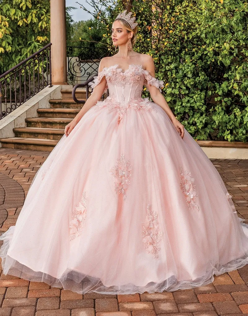 Vestido de 15 años Off Shoulder decorado con flores en Top estilo corset y falda corte Princesa