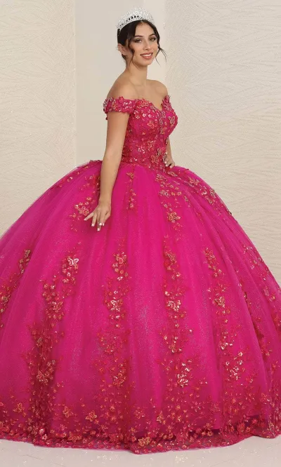 Vestido de 15 años Off Shoulder con capa, decorado con apliques de flores en 3D y falda corte Princesa con Cola