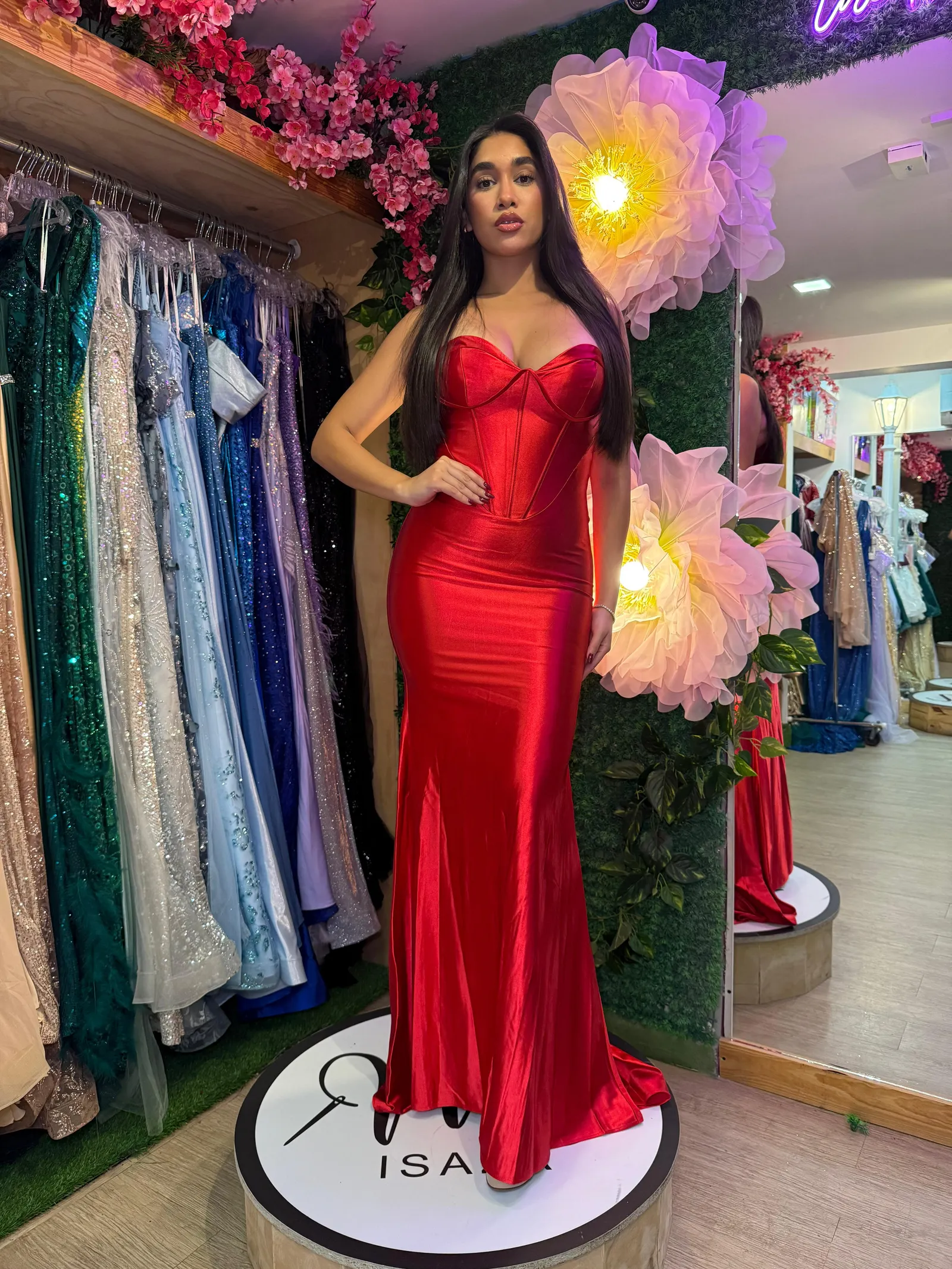 Vestido de gala ajustado de tiras en tela de seda alicrada estilo corset