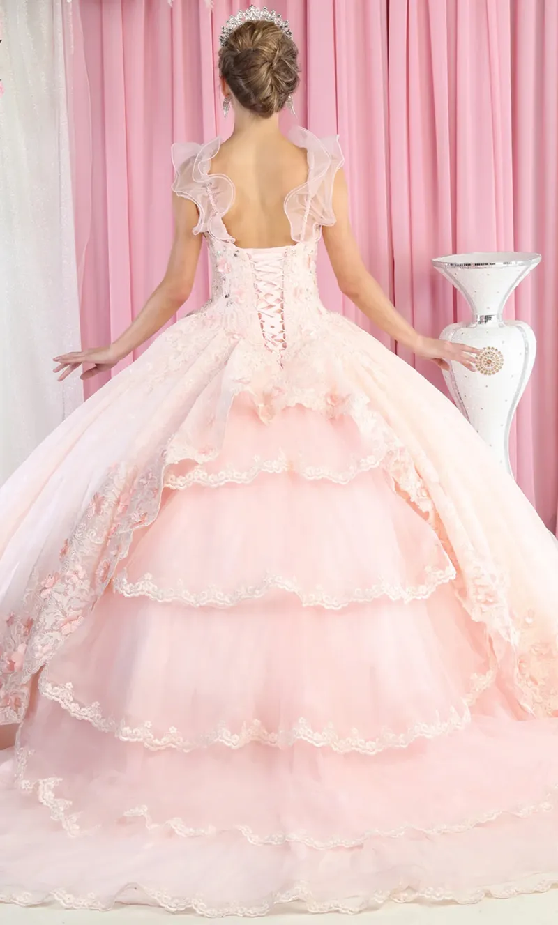 Vestido de 15 años de tiras color Rosado decorado con apliques y perlas, falda corte princesa con cola