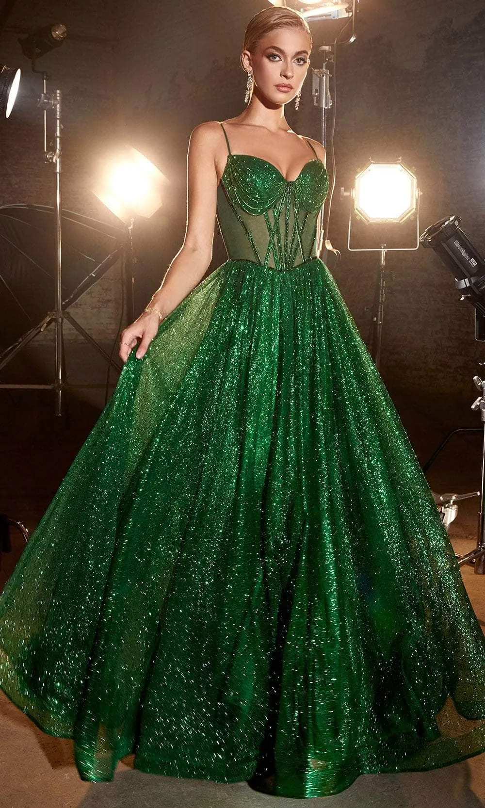 Vestido de Gala de tiras color Esmeralda estilo corset semi-transparente en top decorado con glitter