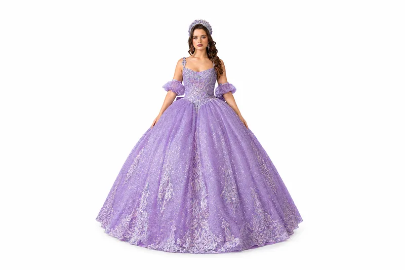 Princesa de lavanda en un vestido brillante