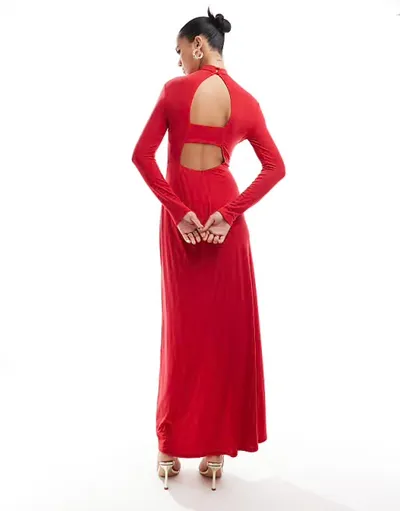 Vestido de Gala color Rojo ajustado de cuello Halter, manga larga y espalda descubierta