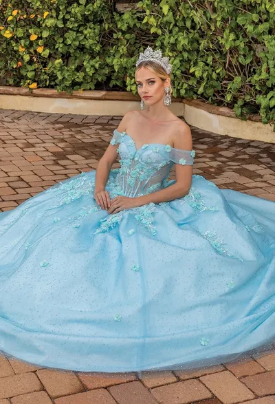 Vestido de 15 años Off Shoulder estilo corset con transparencia decorado con flores en 3D y falda corte Princesa con cola