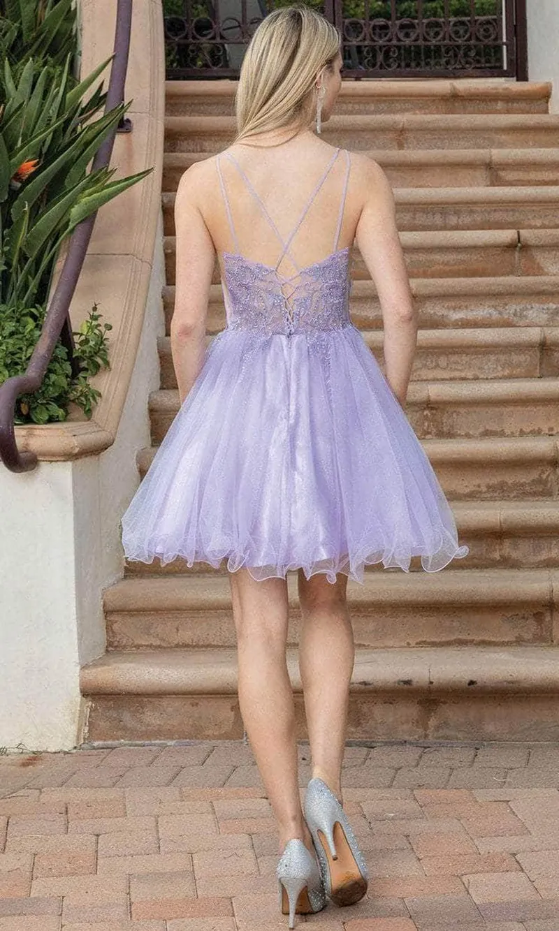 Vestido de Quinceañera corto color Lila de tiras decorado con apliques en top y tela de glitter, falda corte A