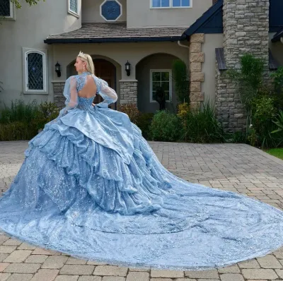 Vestido de 15 años Imperial de mangas largas y falda corte Princesa con cola
