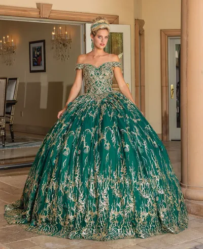 Vestido de 15 años Off Shoulder con decoraciones de Glitter en Dorado y Pedreria en Top, falda corte Princesa