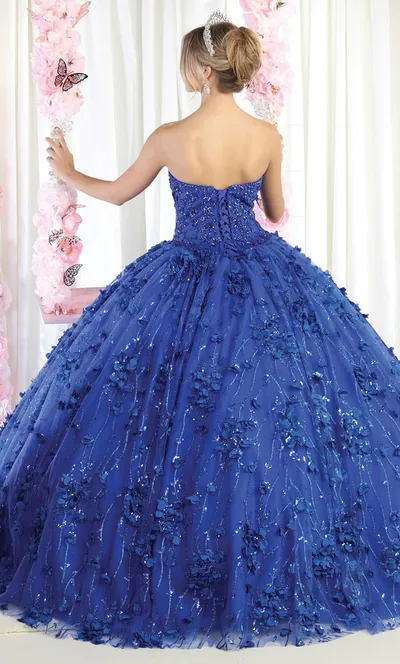 Vestido de 15 años Strapless decorado con pedreria en Top, Glitter y flores en 3D, falda corte princesa