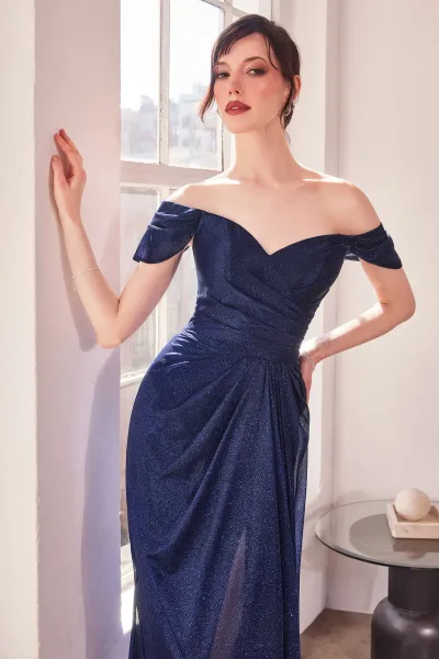 Vestido de Gala Off Shoulder en tela de Glitter y falda con drapeadp