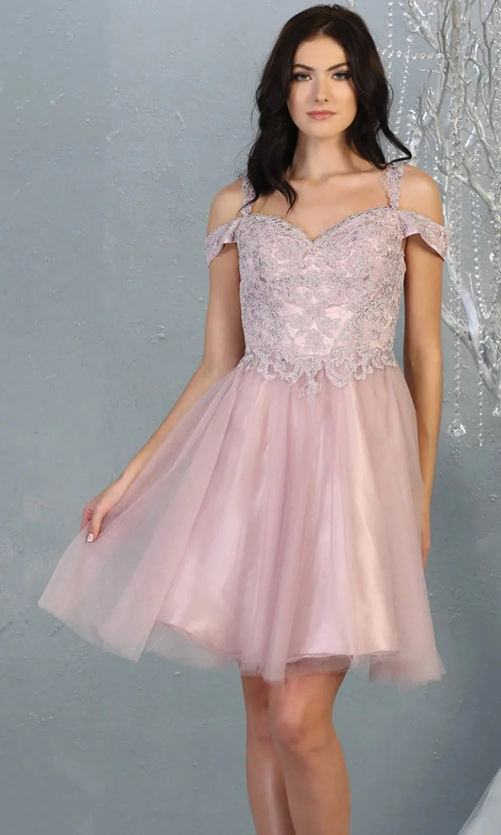 Vestido de Quinceañera corto de tiras estilo corset color Malva decorado con glitter y apliques