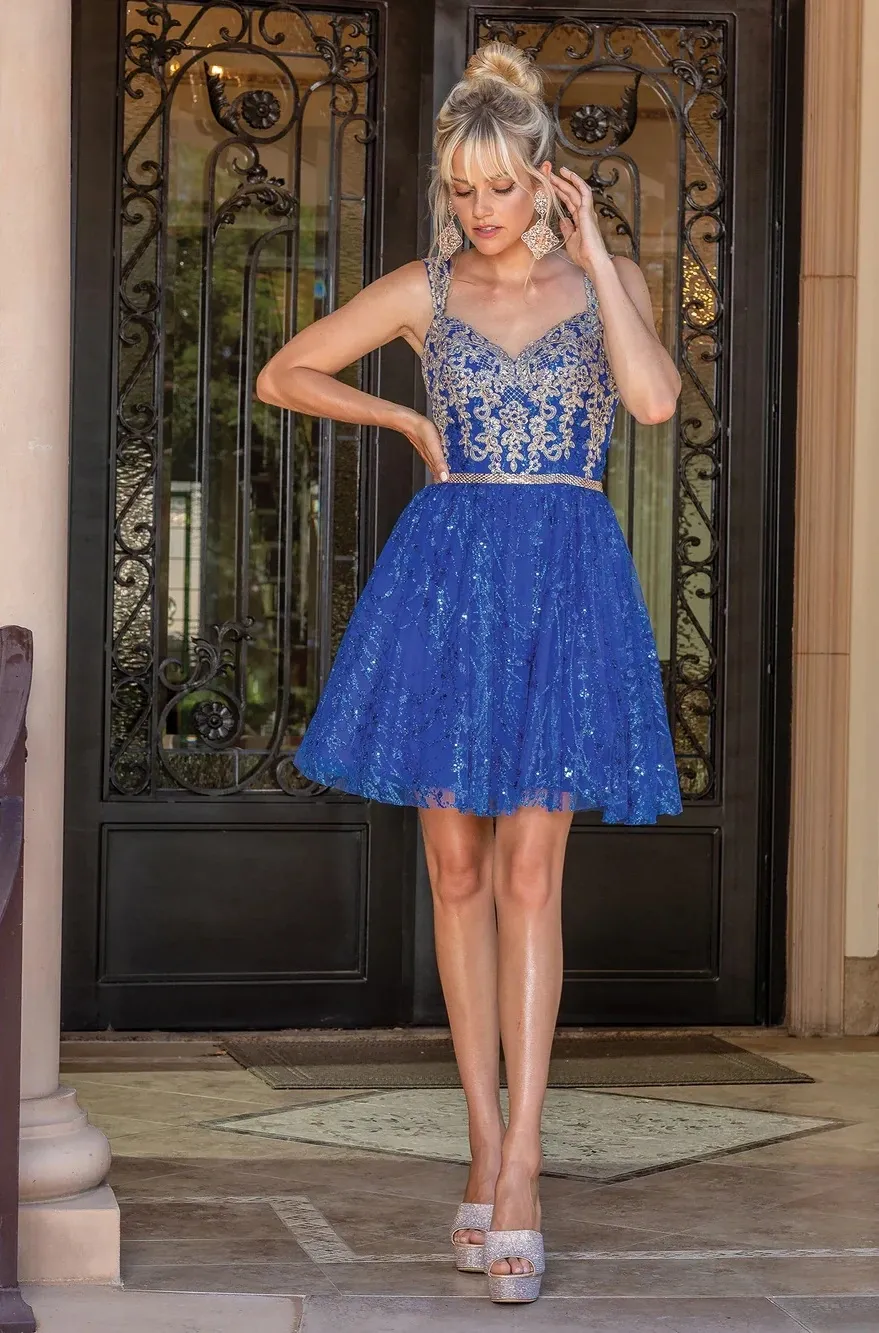 Vestido corto de Quinceañera de tiras decorado con apliques de Glitter en top