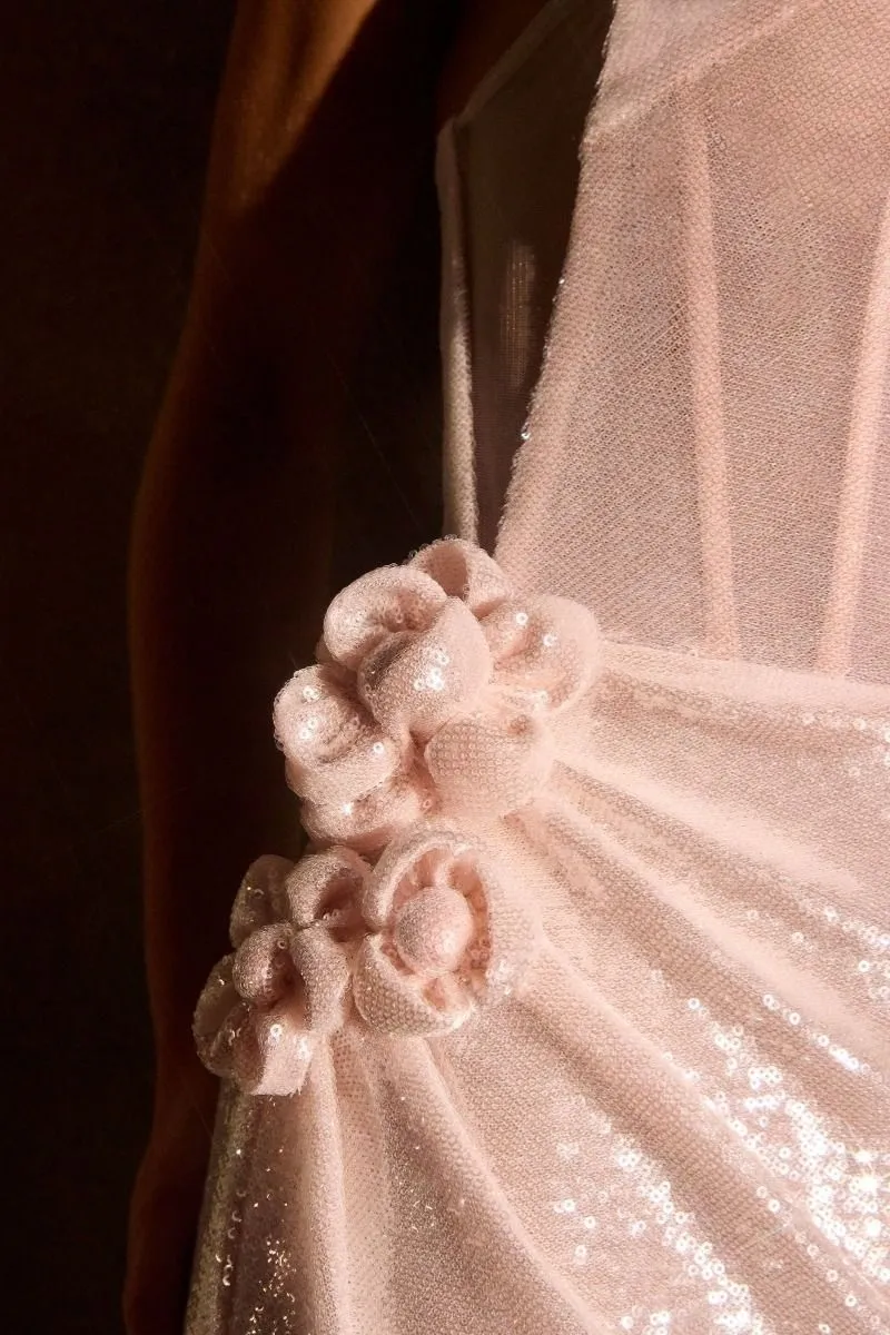Vestido de Gala Strapless corte recto en tela de Microlentejuelas