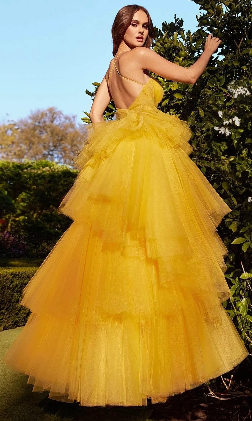 Vestido de Gala de tiras escote corazón y falda corte A de flecos