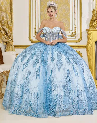 Vestido de 15 años Off Shoulder decorado con apliques y pedreria plateada, falda corte Princesa