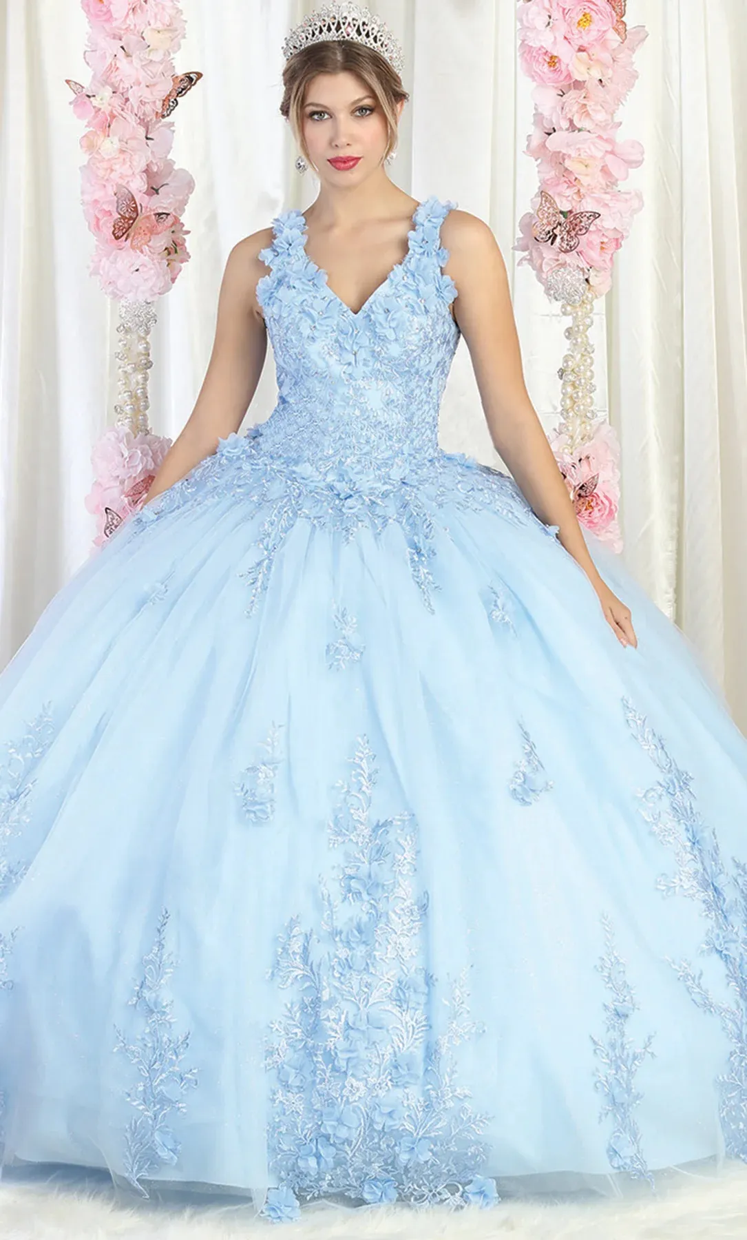 Vestido de 15 años de tiras decorado con apliques y flores en 3D, falda corte princesa