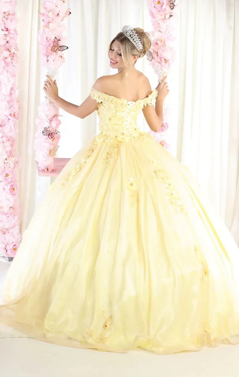Vestido de 15 años Off Shoulder en tela de Glitter decorado con flores en 3D y falda corte princesa