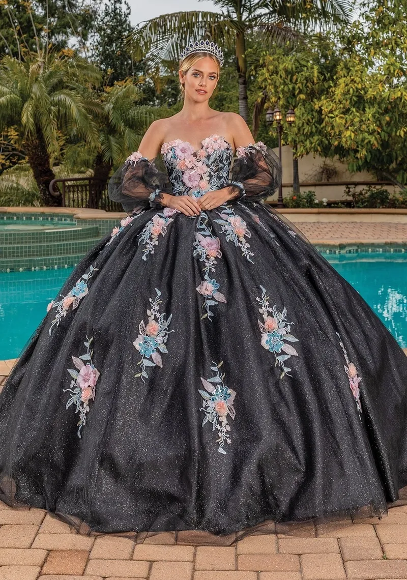 Vestido de 15 años con mangas abullonadas, decorado con apliques de flores y falda corte princesa