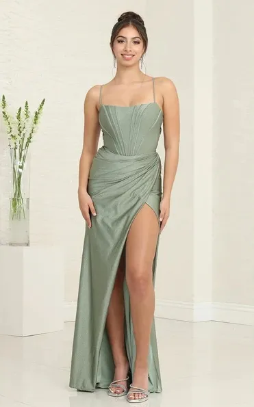 Vestido de Gala de tiras en tela de Glitter, escote recto y espalda descubierta