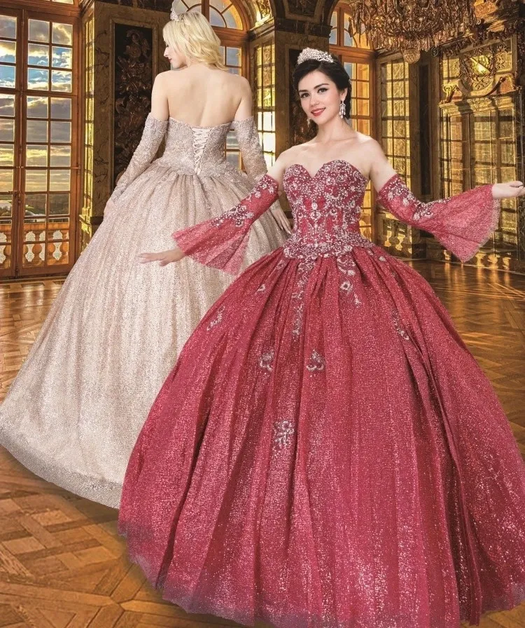 Vestido de 15 años Strapless escote corazón con mangas tipo guantes decorado con apliques en top y falda corte princesa