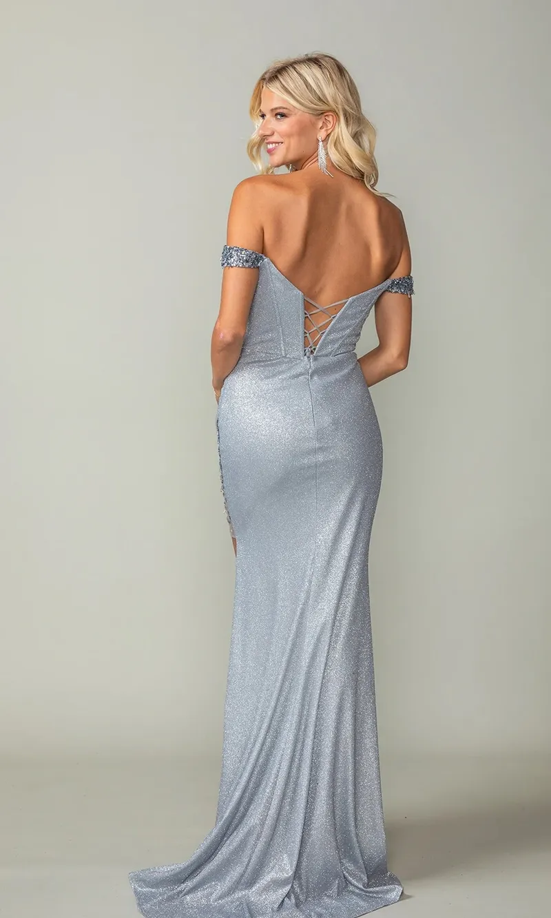 Vestido de Gala Off Shoulder color Plateado en tela de glitter estilo corset y abertura lateral