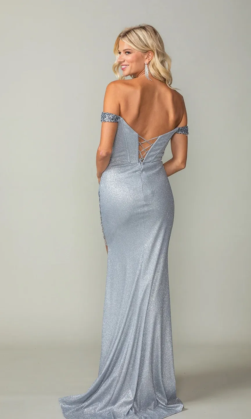 Vestido de Gala Off Shoulder color Plateado en tela de glitter estilo corset y abertura lateral