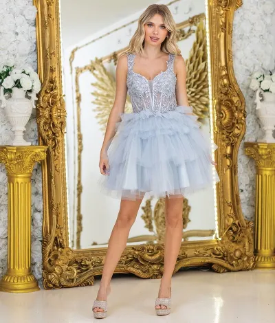 Vestido de Quinceañera corto de tiras, estilo corset con transparencia decorado con apliques de flores y falda con Flecos de Tull