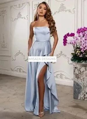 Vestido de Gala Strapless en tela de satin y abertura lateral
