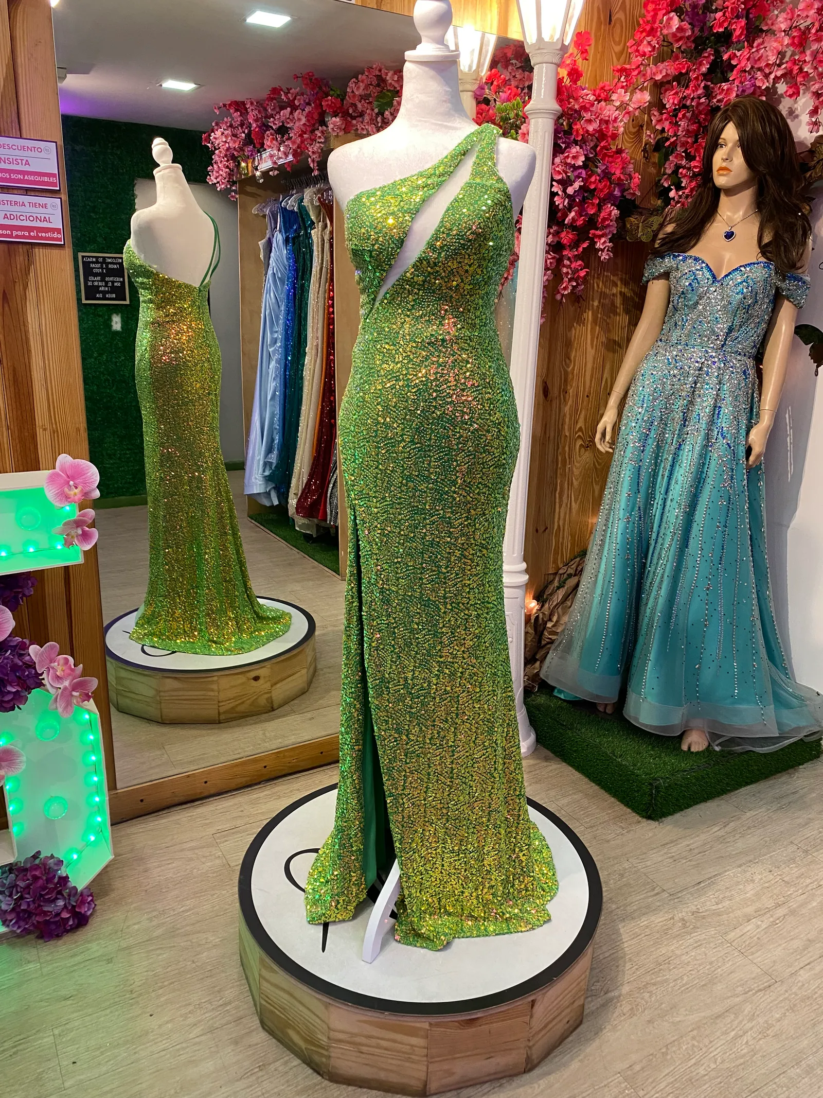 Vestido de Gala One Shoulder ajustado color Verde Neon en tela de lentejuelas con abertura lateral