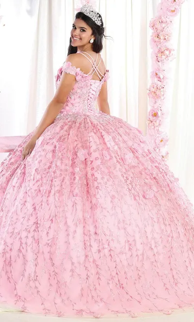 Vestido de 15 años tiras color Rosado estilo corset decorado con glitter, apliques y flores en 3D