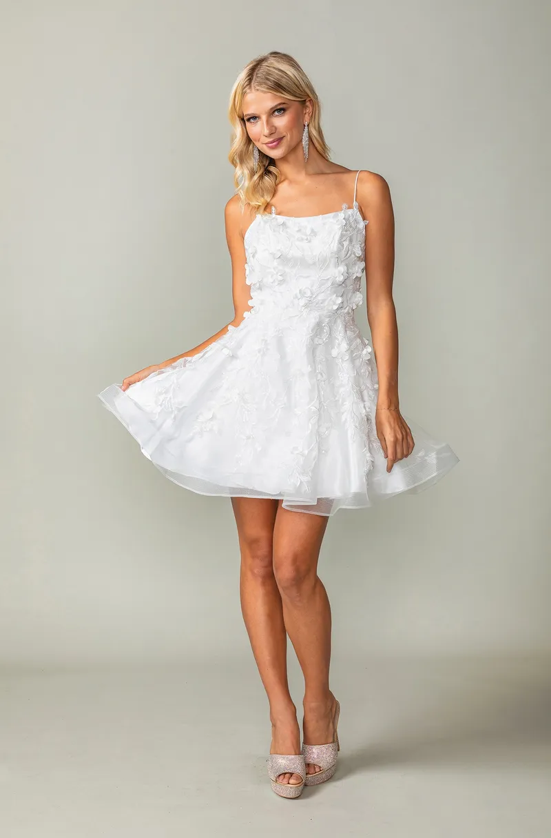 Vestido corto tipo cocktailde tiras decorado con apliques de flores en 3D