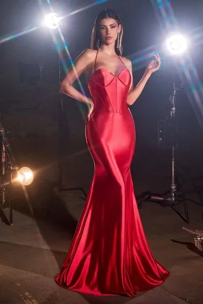 Vestido de gala ajustado de tiras en tela de seda alicrada estilo corset