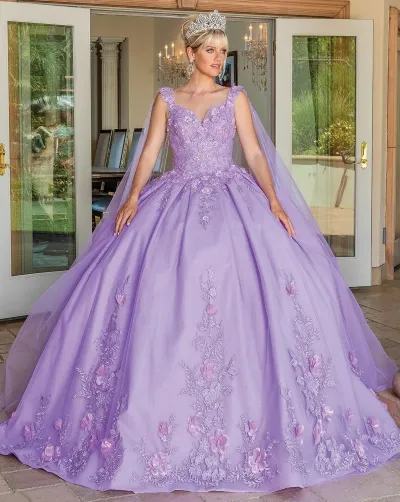 Vestido de 15 años con capas en mangas y falda corte Princesa