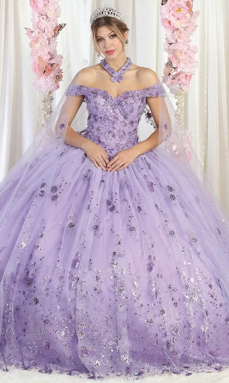 Vestido de 15 años Off Shoulder en tela de glitter decorado con apliques y decoraciones en glitter falda corte princesa