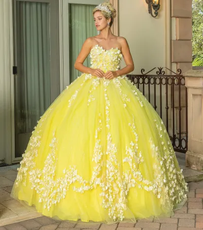 Vestido de 15 años Strapless decorado con apliques de flores en 3D y falda corte Princesa