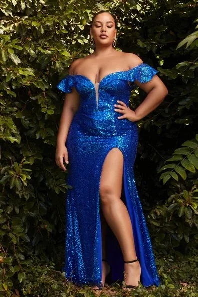 Vestido de Gala Off Shoulder en tela de lentejuelas y falda con abertura lateral
