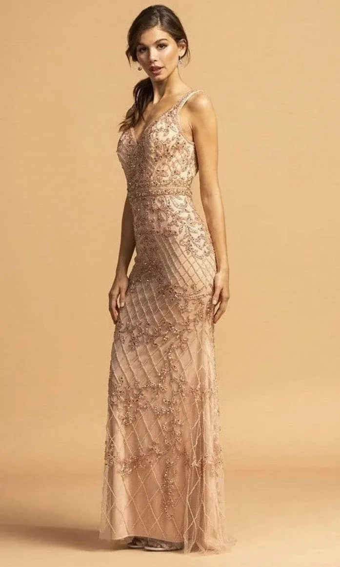 Vestido de gala ajustado color Dorado decorado con pedreria