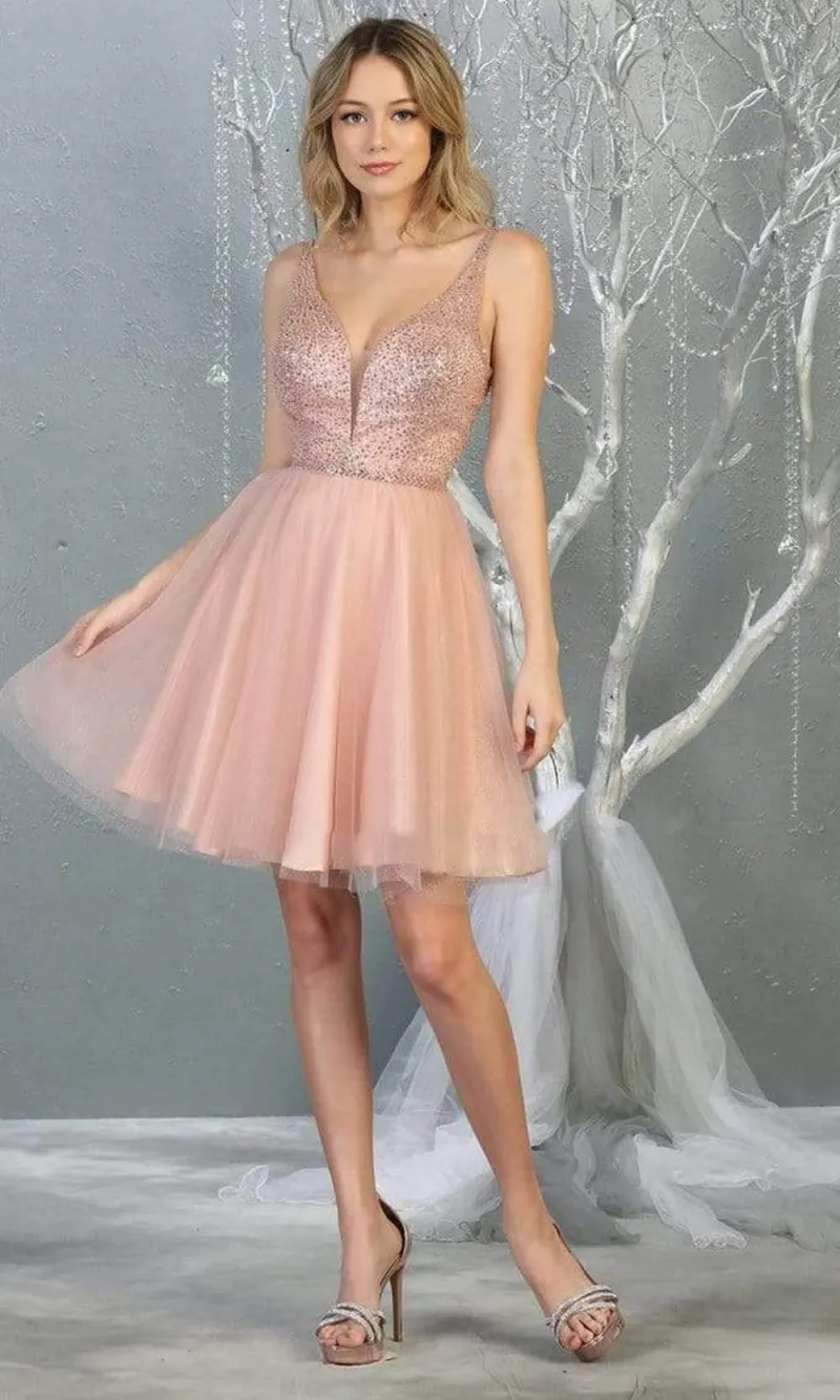 Vestido corto tipo cocktail  decorado con pedreria espalda descubierta