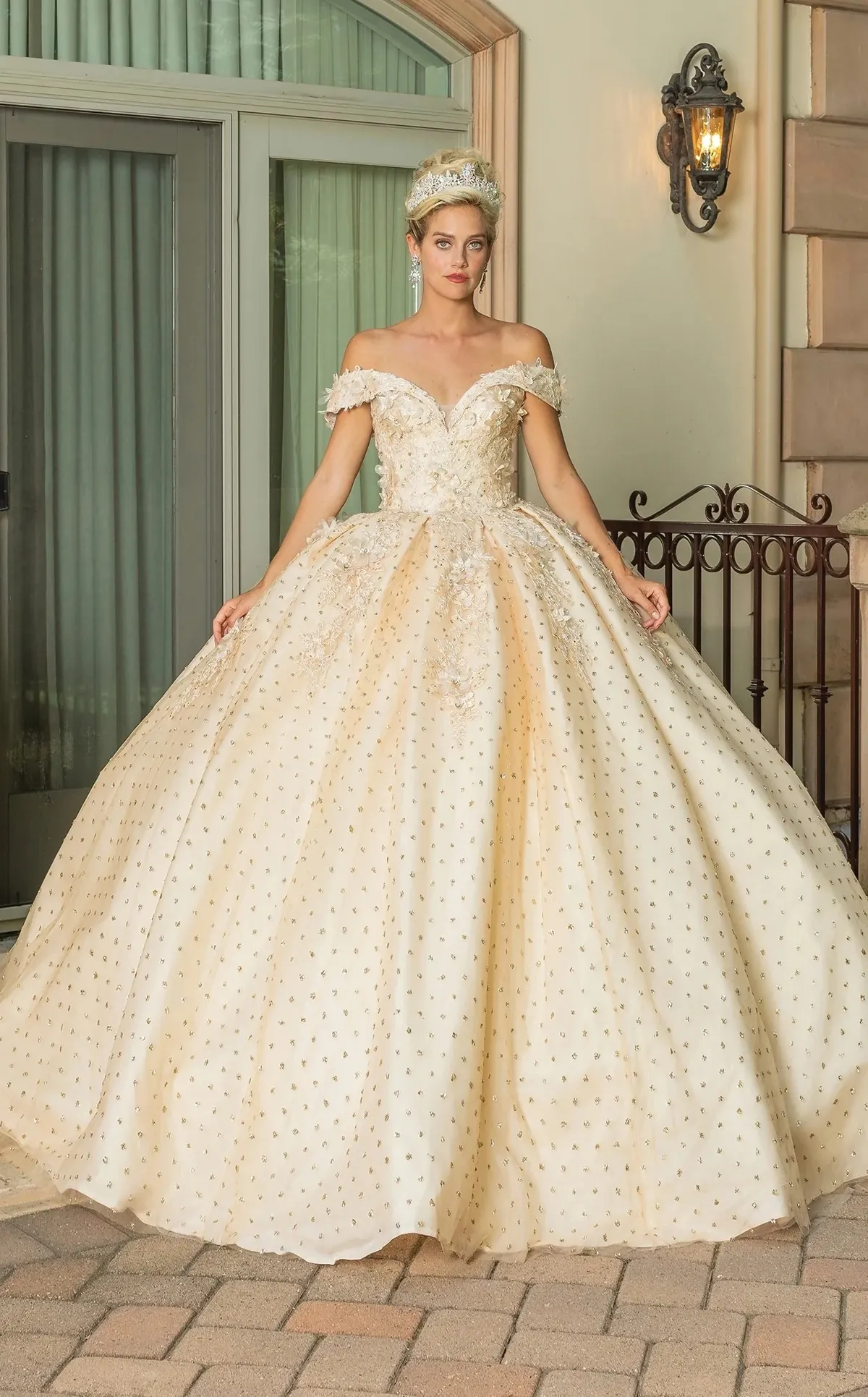 Vestido de 15 años Off Shoulder estilo corset decorado con flores 3D en Top y falda corte Princesa